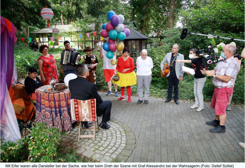 Mit Eifer waren alle Darsteller bei der Sache. wie hier beim Dreh der Szene mit Graf Alessandro bei der Wahrsagerin (Foto: Detlef Szillat)