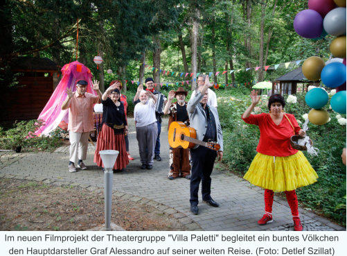 Im neuen Filmprojekt der Theatergruppe "Villa Paletti" begleitet ein buntes Vlkchen den Hauptdarsteller Graf Alessandro auf seiner weiten Reise. (Foto: Detlef Szillat)